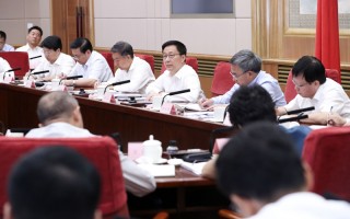 韩正主持召开国务院食品安全 委员会第一次全体会议并讲话